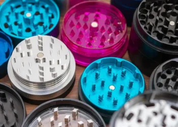 Cannabis-Grinders-For-Budget-cbdtimes-london